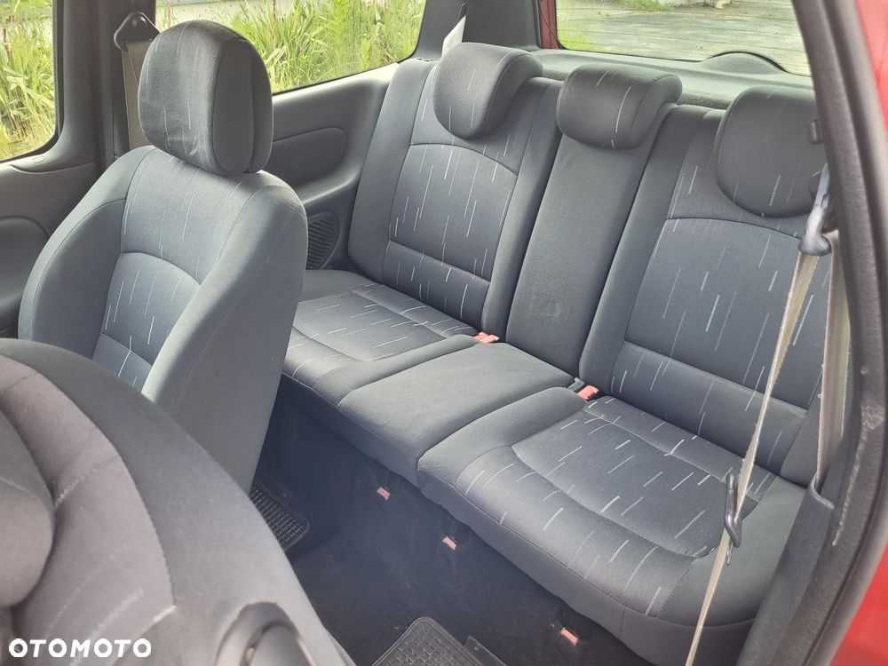 Renault Clio 1.2 16V Authentique - 9