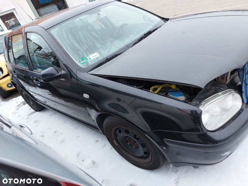 VW GOLF IV 4 na części  z 2000 r-1,4 16V benz  i 1999r.-2,0benzyna - 11