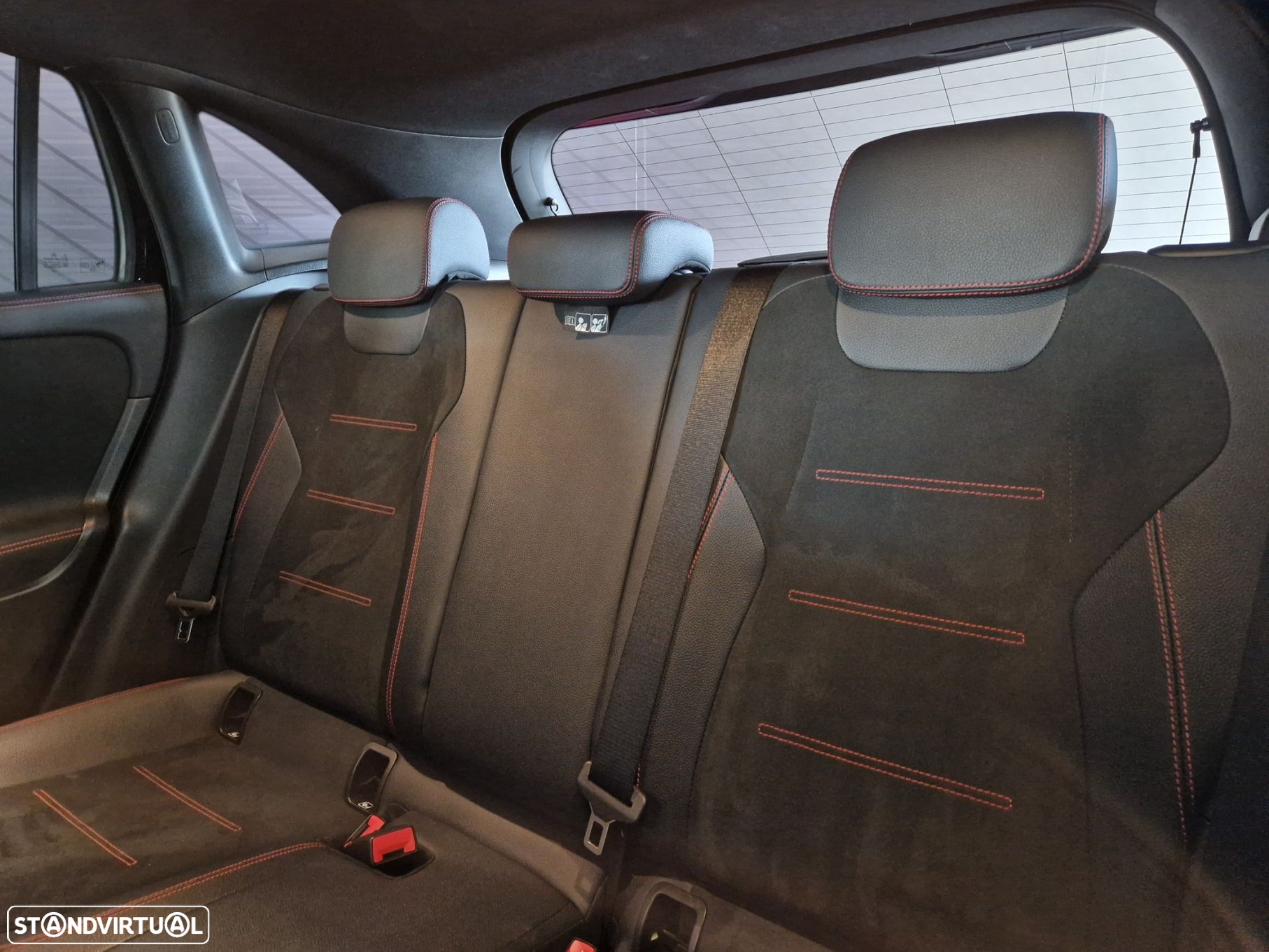 Mercedes-Benz GLA 200 AMG Line - 13