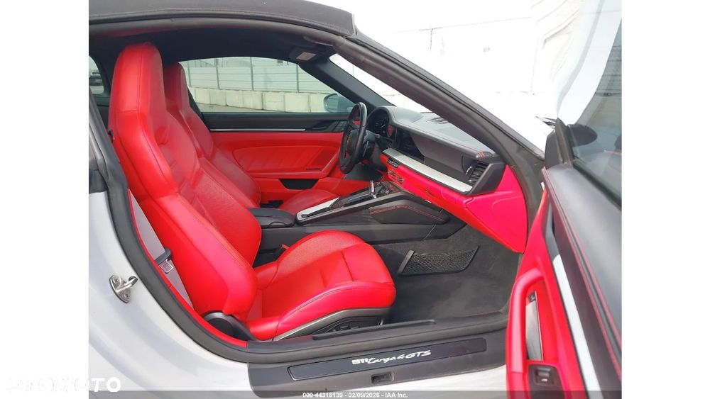 Porsche 911 Targa 4 GTS PDK - 9
