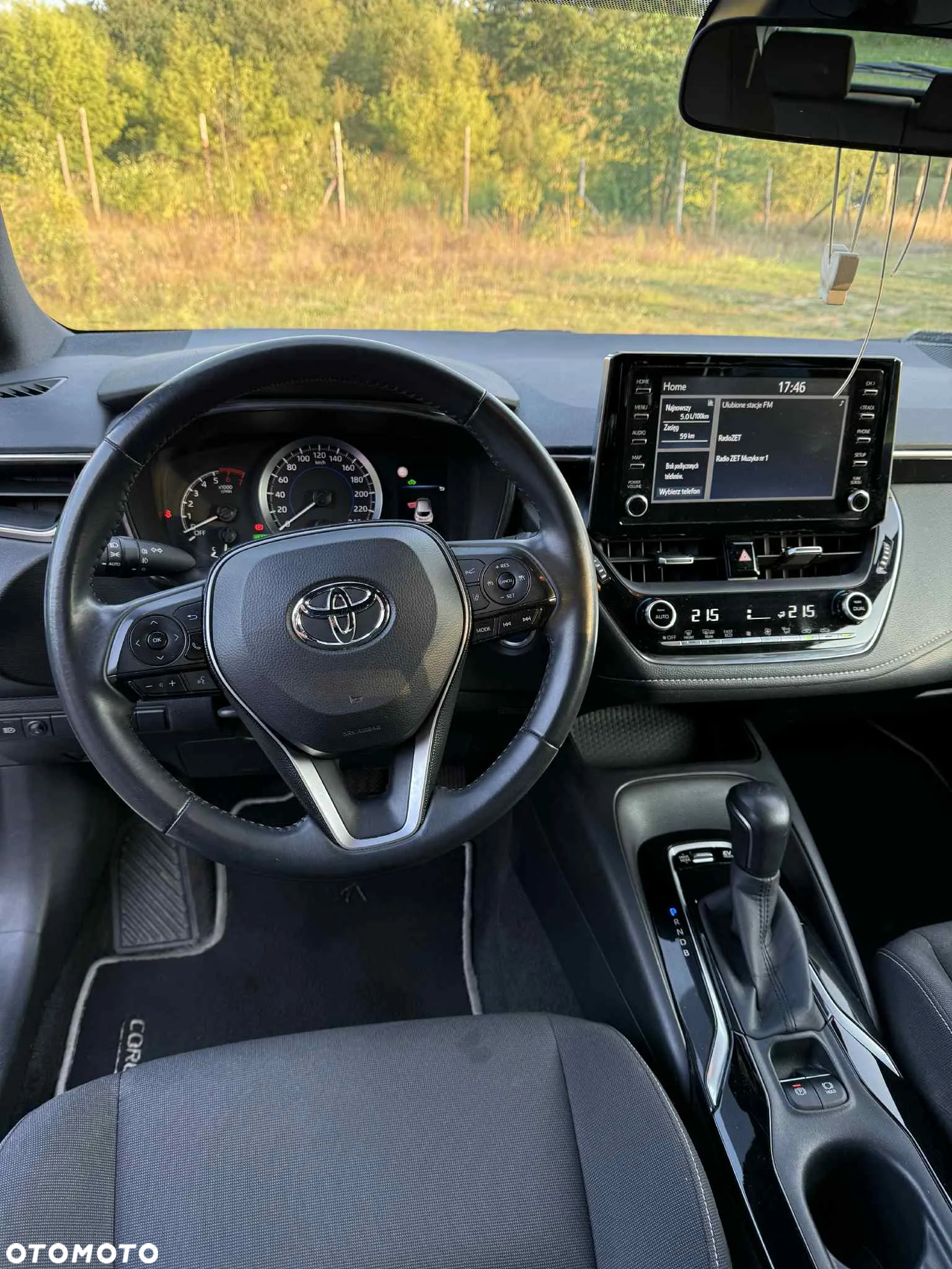 Toyota Corolla ver-1-8-hybrid-active - 3