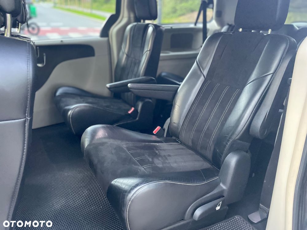 Chrysler Town & Country 3.6 Touring - 34