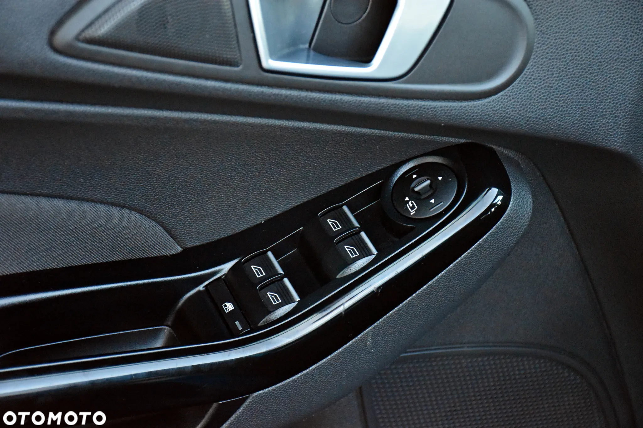 Ford Fiesta 1.0 EcoBoost Titanium - 27