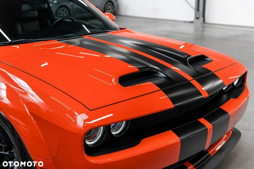 Dodge Challenger - 17