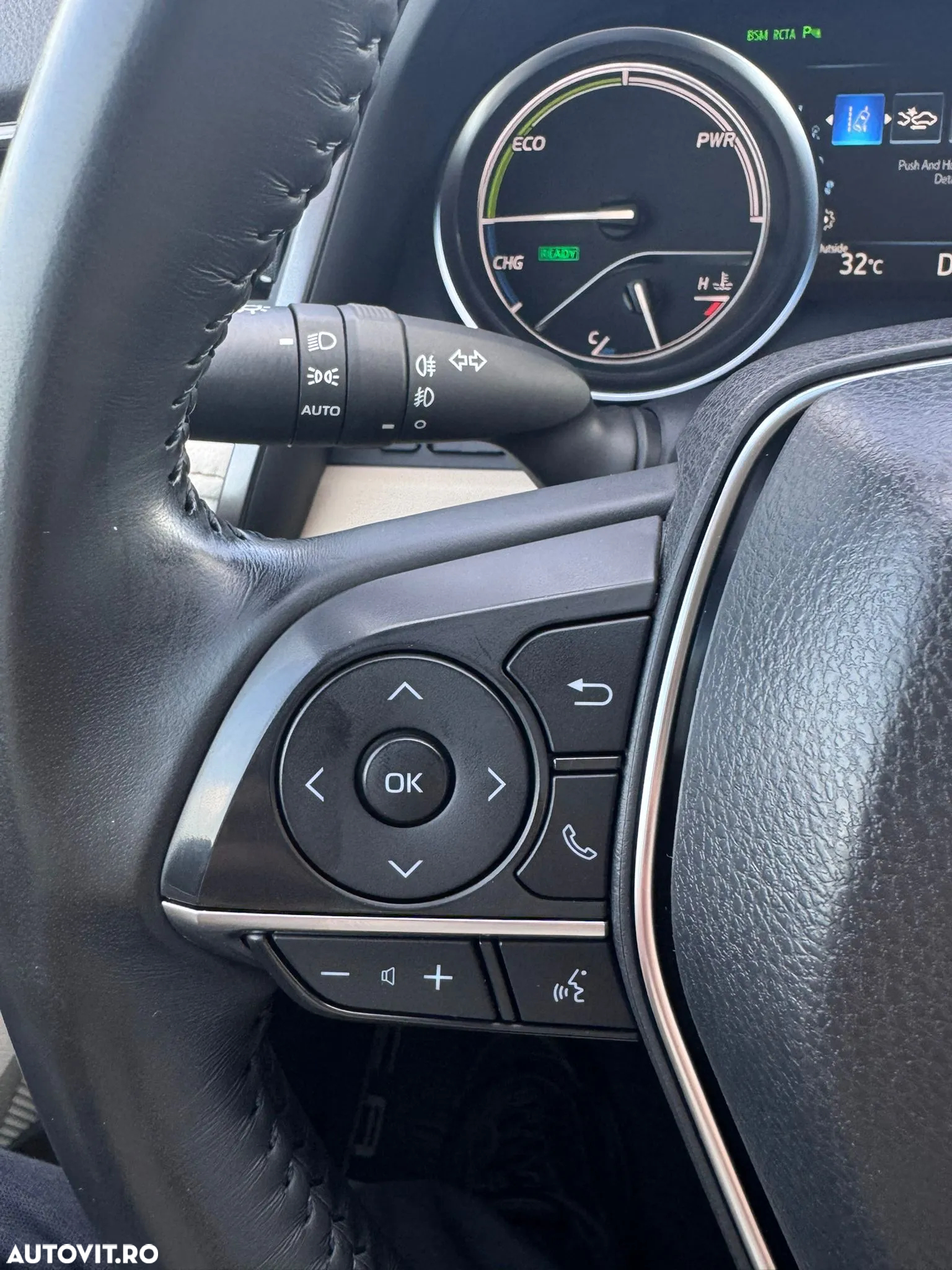 Toyota Camry 2.5 Hybrid Exclusive - 24