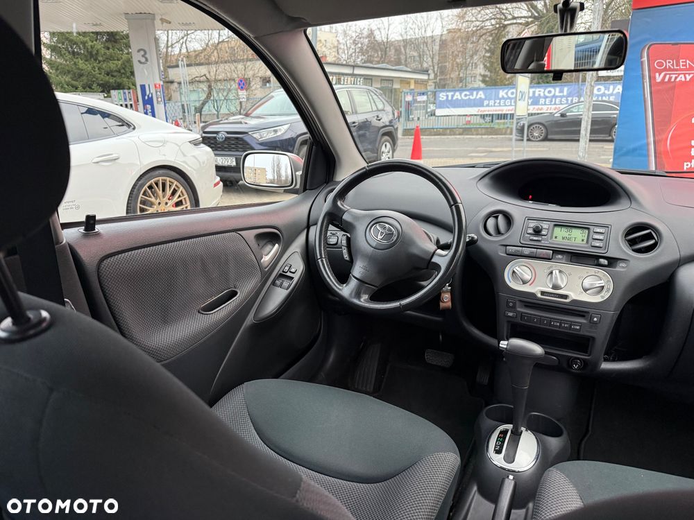 Toyota Yaris - 30