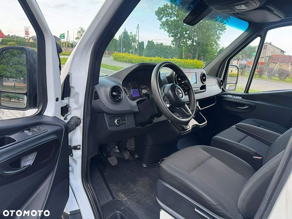 Mercedes-Benz Sprinter - 21