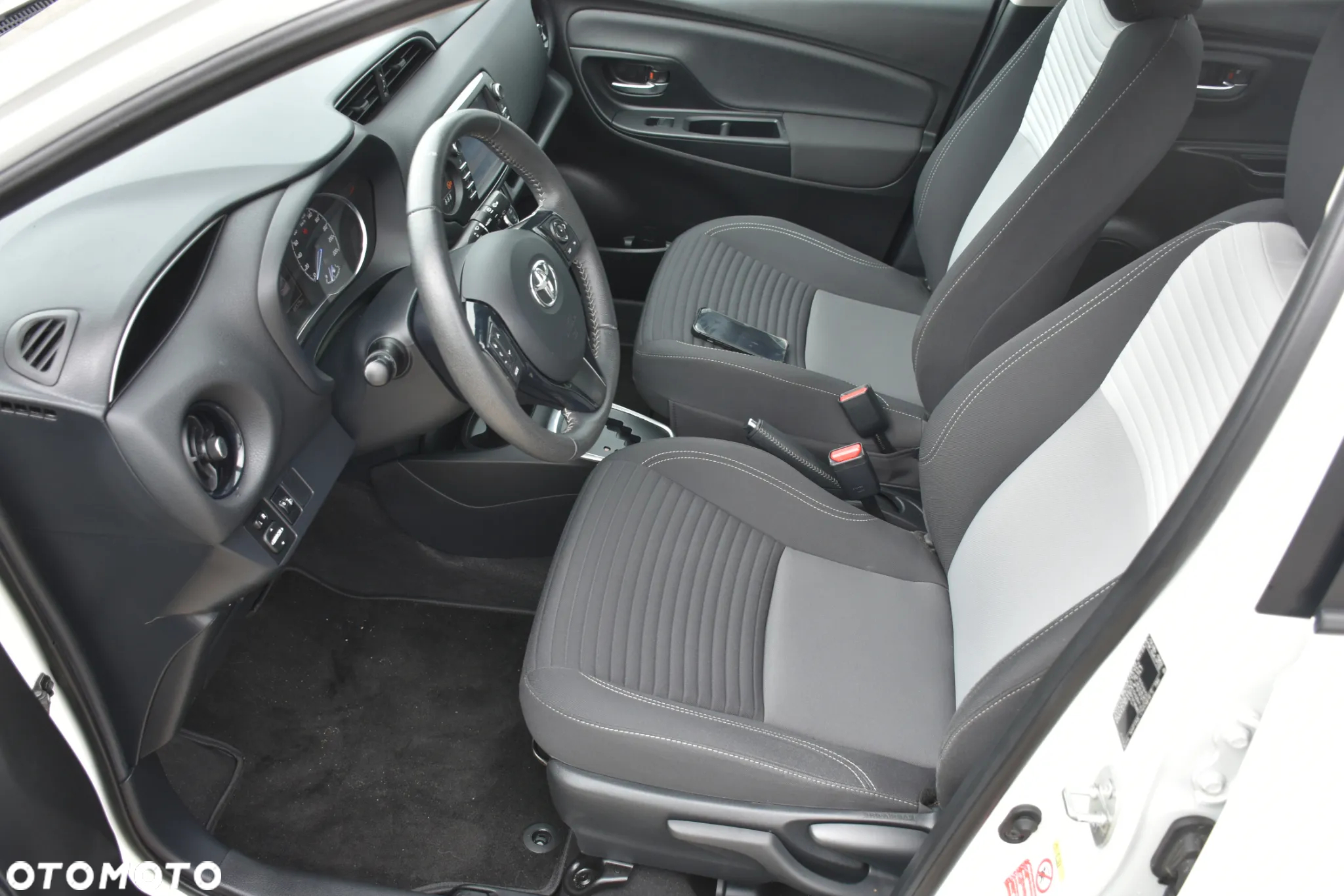Toyota Yaris ver-hybrid-100-dynamic - 16