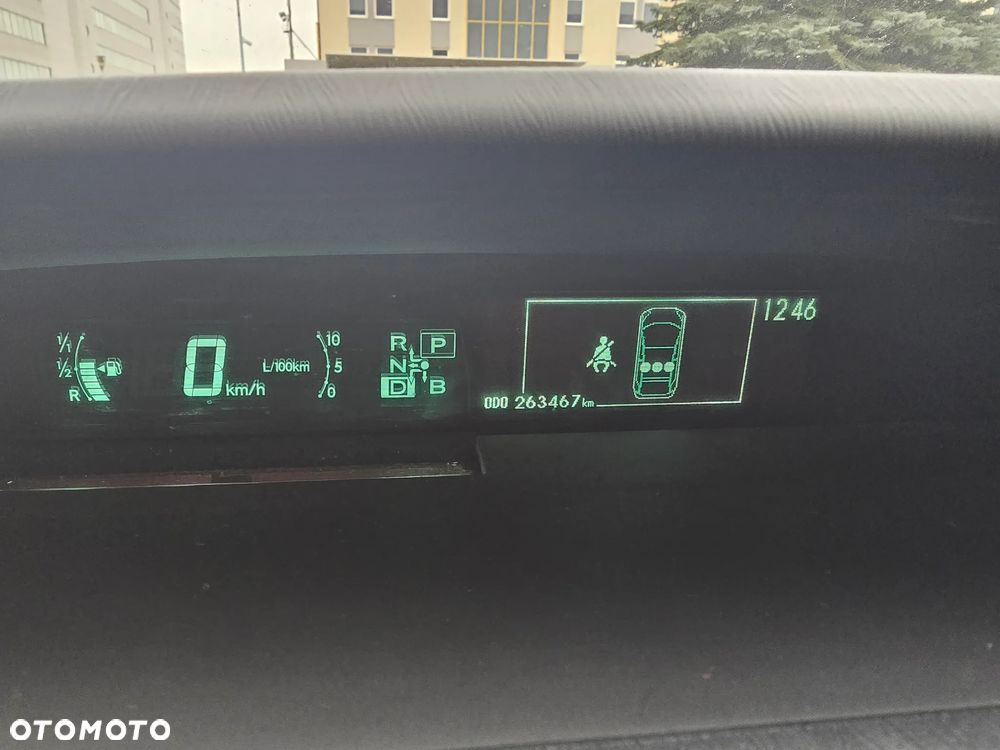 Toyota Prius (Hybrid) - 7