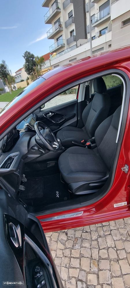 Peugeot 208 1.2 PureTech Style - 17