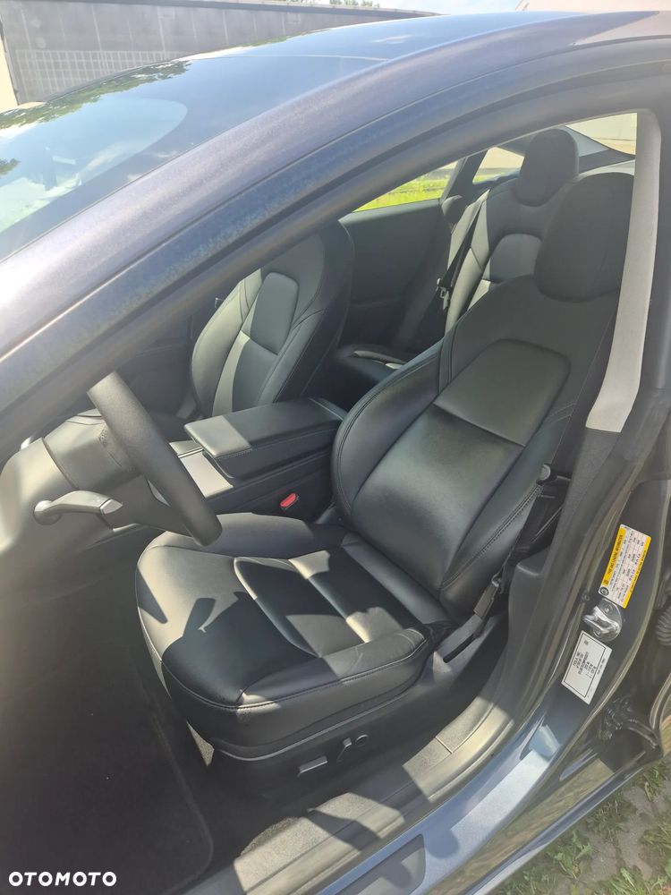 Tesla Model 3 - 8