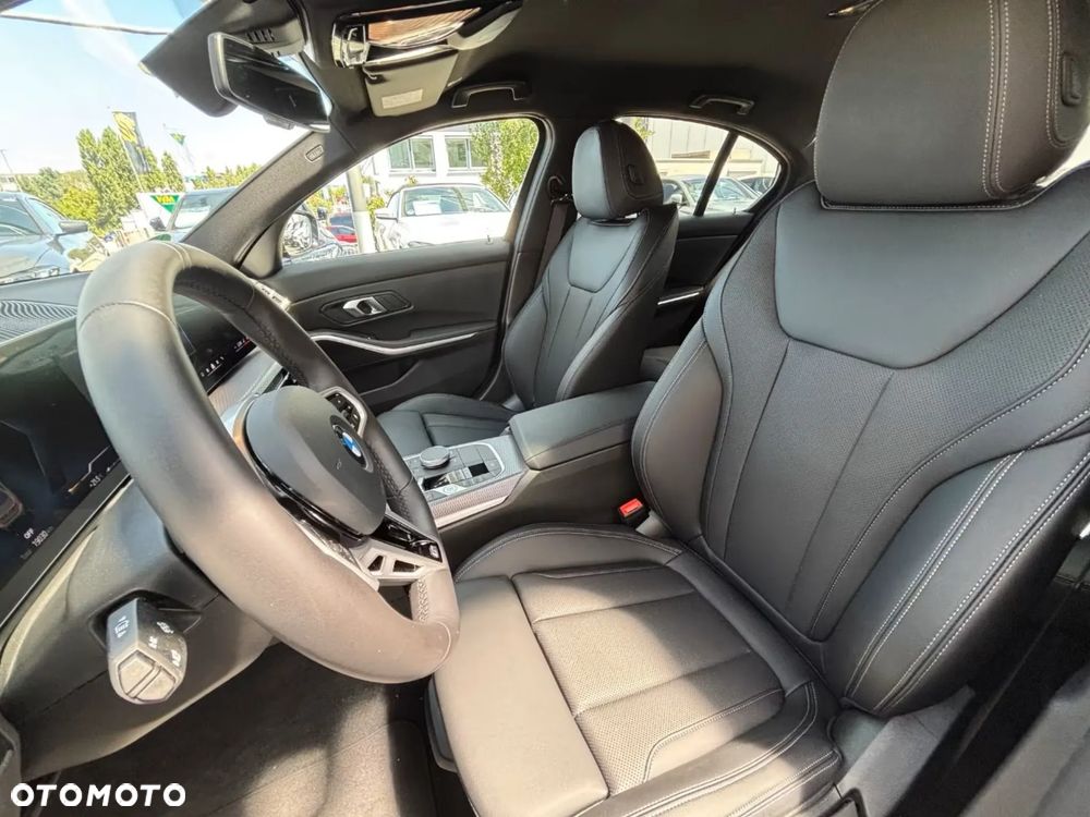 BMW Seria 3 318i M Sport - 11