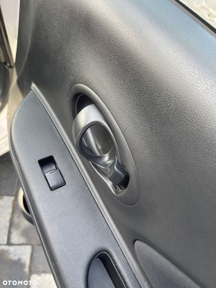Nissan Micra 1.2 Bild der Frau - 19