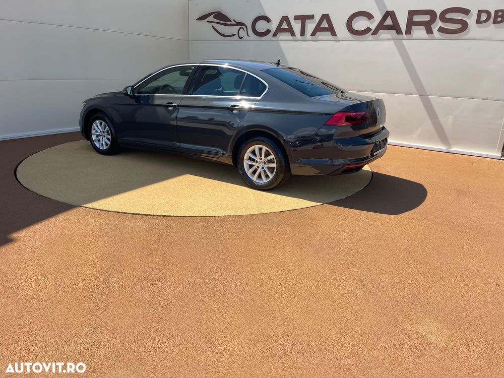 Volkswagen Passat 1.6 TDI SCR DSG Business - 9