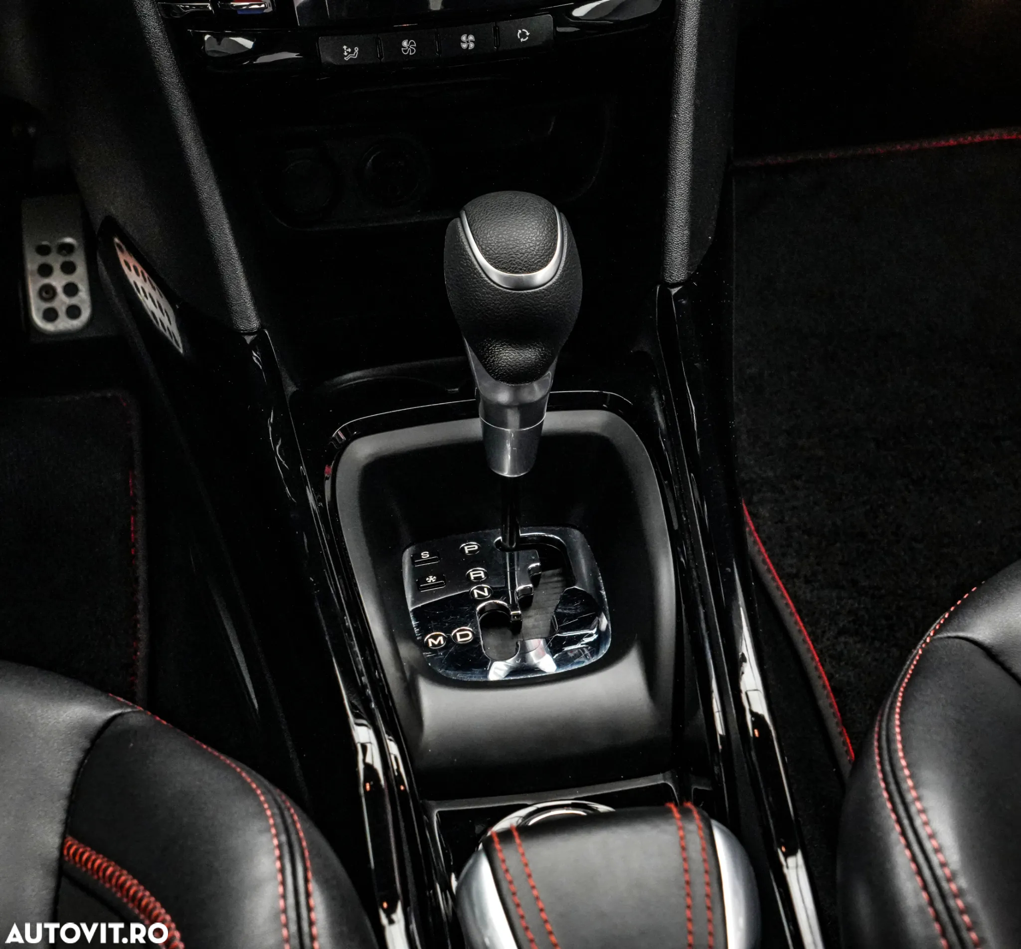 Peugeot 2008 1.2 PureTech Turbo EAT6 S&S Allure - 19