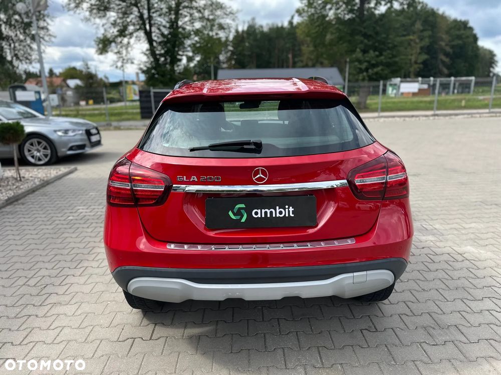 Mercedes-Benz GLA - 7