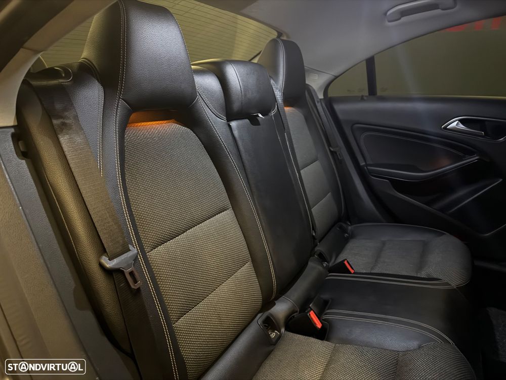 Mercedes-Benz CLA 180 d AMG Line - 10