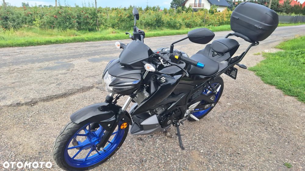 Suzuki GSX - 23