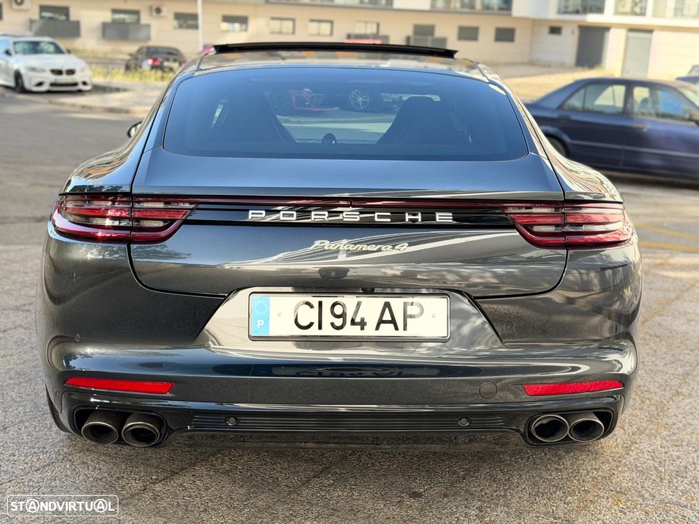 Porsche Panamera 4 E-Hybrid - 12