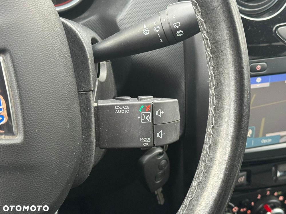 Dacia Duster 1.6 SCe Laureate 4x4 S&S - 11