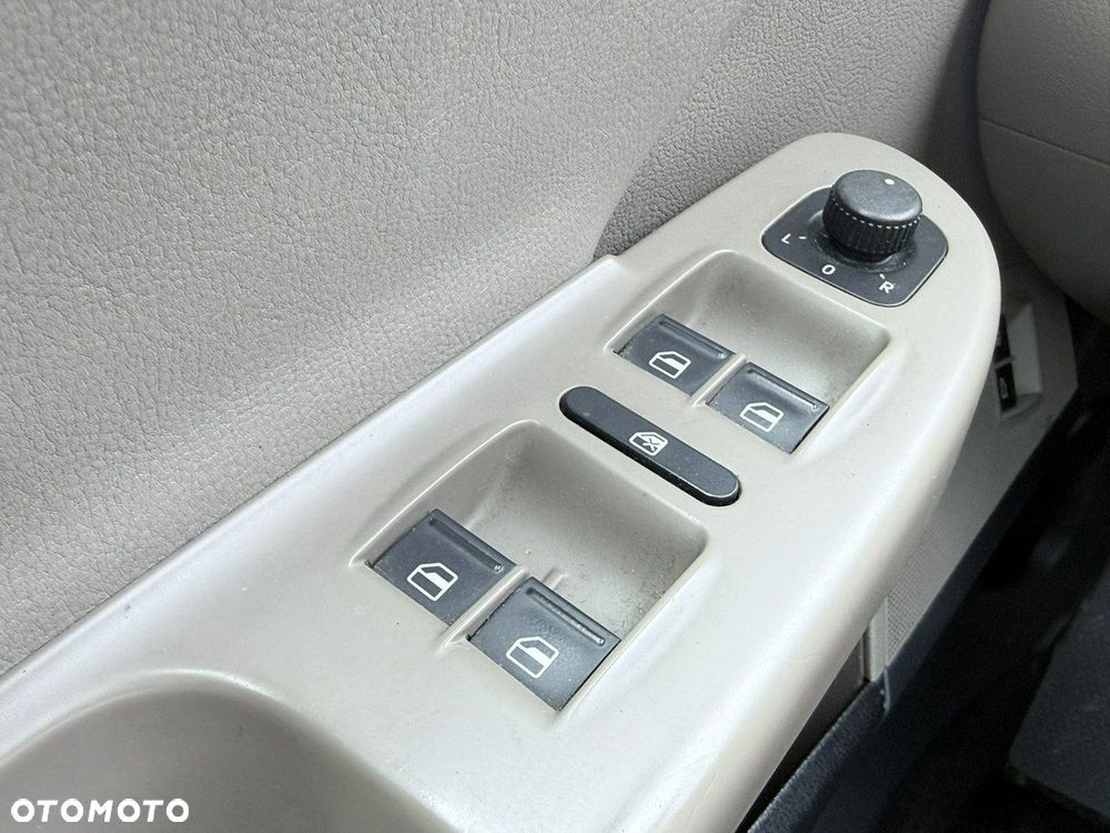 Volkswagen Passat Variant 1.8 TSI Highline - 25