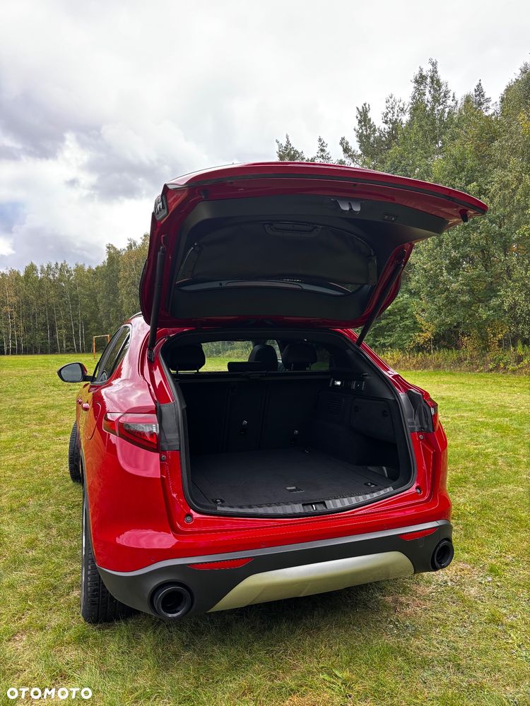 Alfa Romeo Stelvio 2.0 Turbo 16V AT8-Q4 Ti - 4