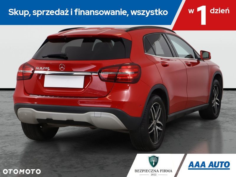 Mercedes-Benz GLA - 7