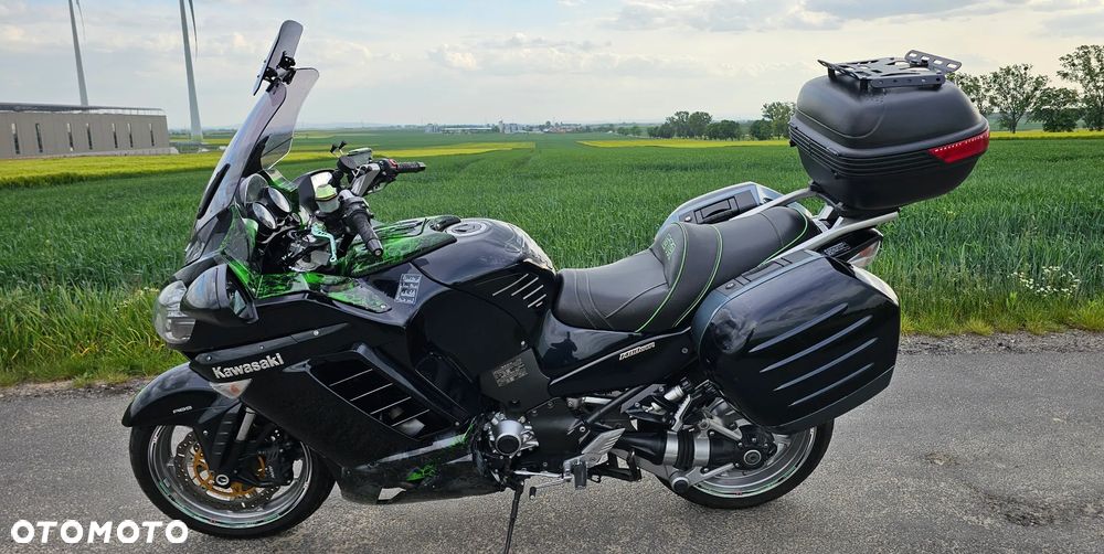 Kawasaki GTR - 4
