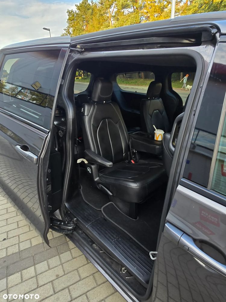 Chrysler Pacifica - 15