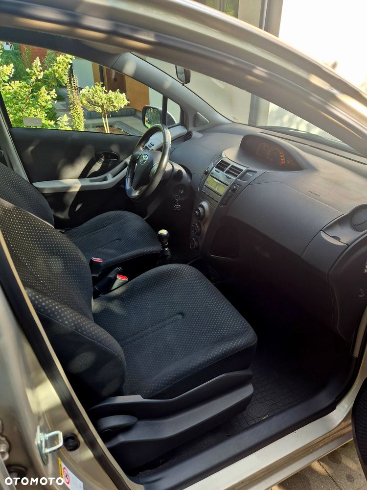 Toyota Yaris 1.33 Premium - 3
