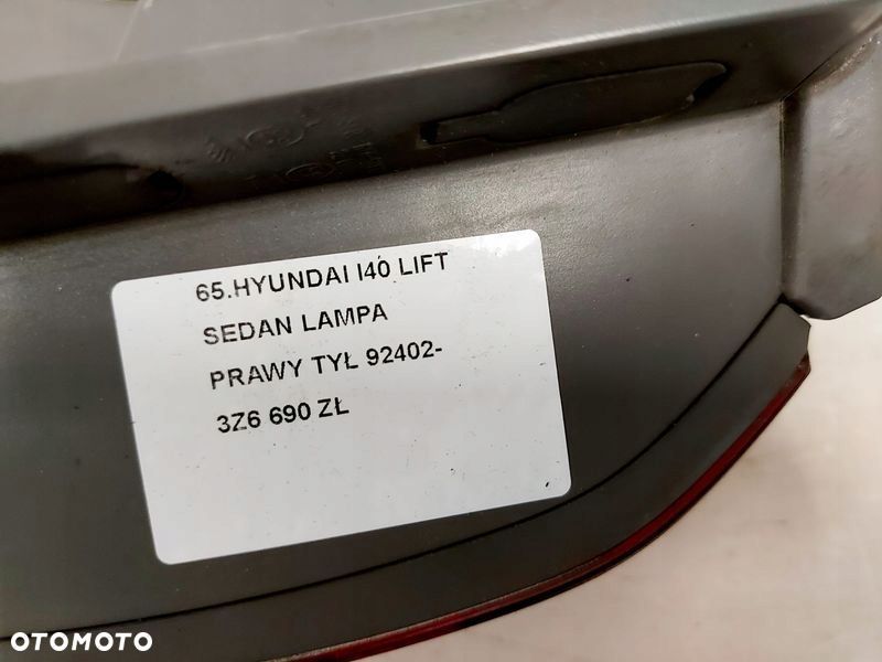 HYUNDAI I40 LIFT SEDAN LAMPA PRAWY TYŁ TYLNA 92402-3Z6 - 9
