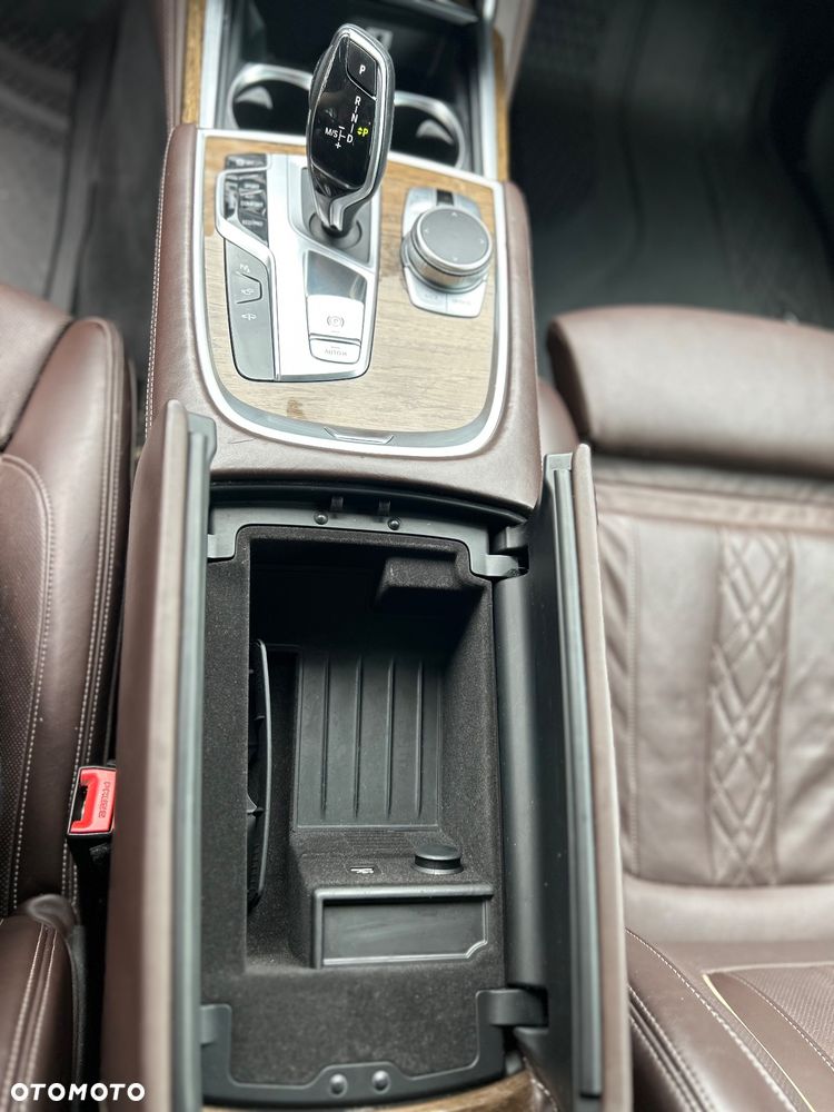 BMW Seria 7 740d xDrive - 19