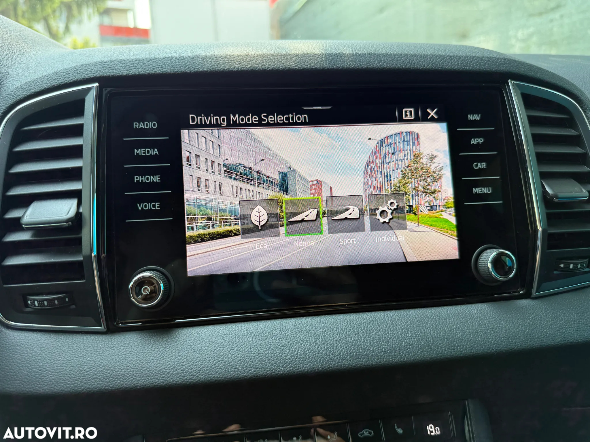 Skoda Karoq 2.0 TDI DSG Ambition - 27