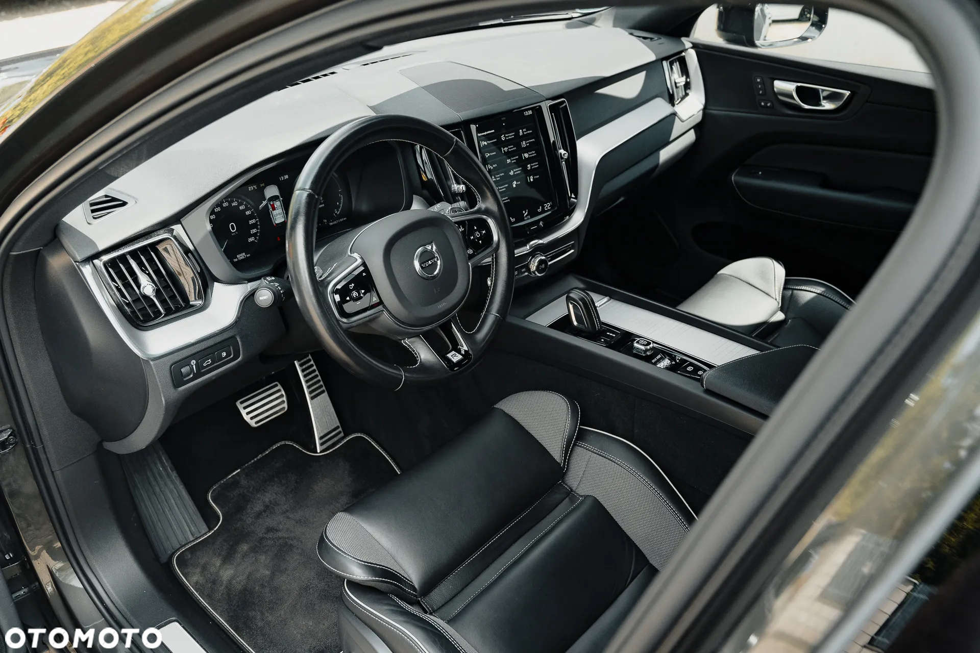 Volvo XC 60 T8 Plug-In Hybrid AWD R-Design - 14