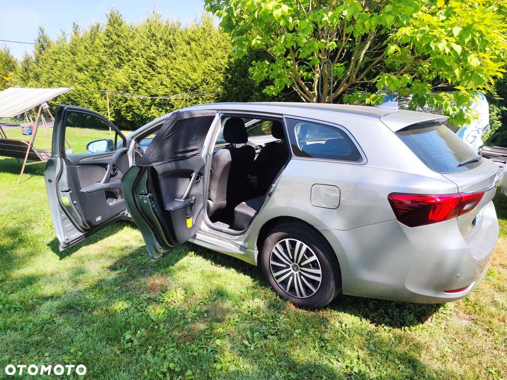 Toyota Avensis 2016 photo 5