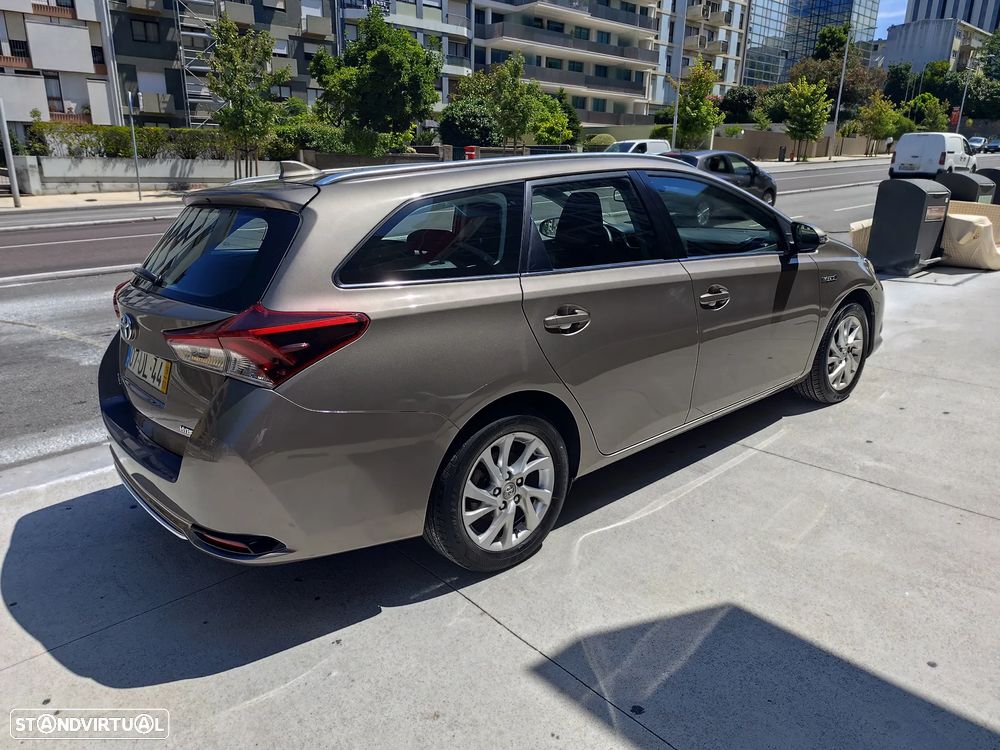 Toyota Auris Touring Sports 1.8 HSD Comfort+P.Techno - 9