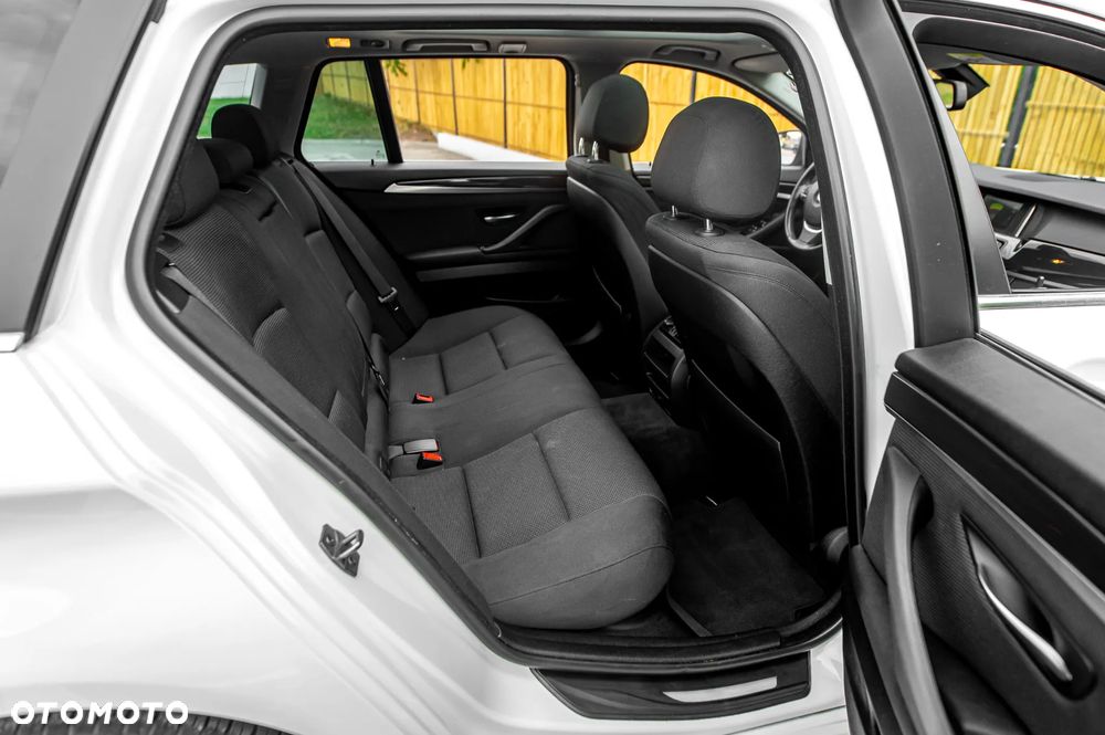 BMW Seria 5 525d Luxury Line - 26