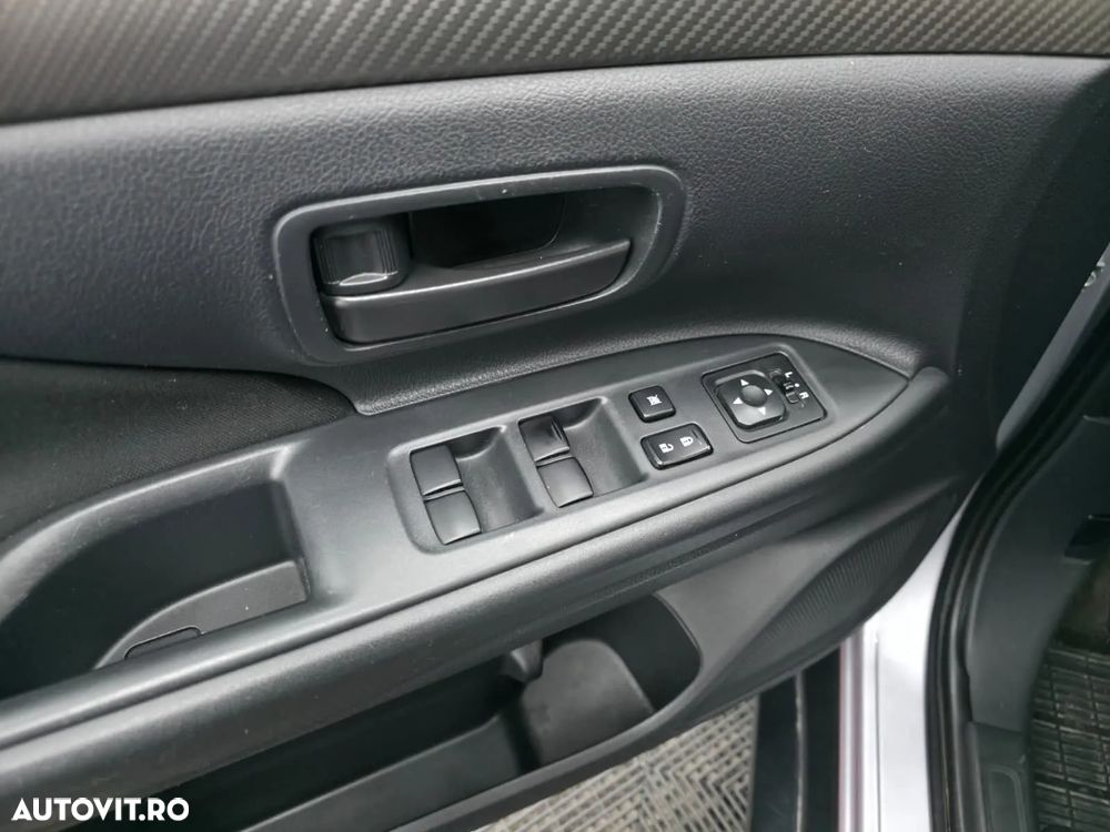 Mitsubishi Outlander - 14