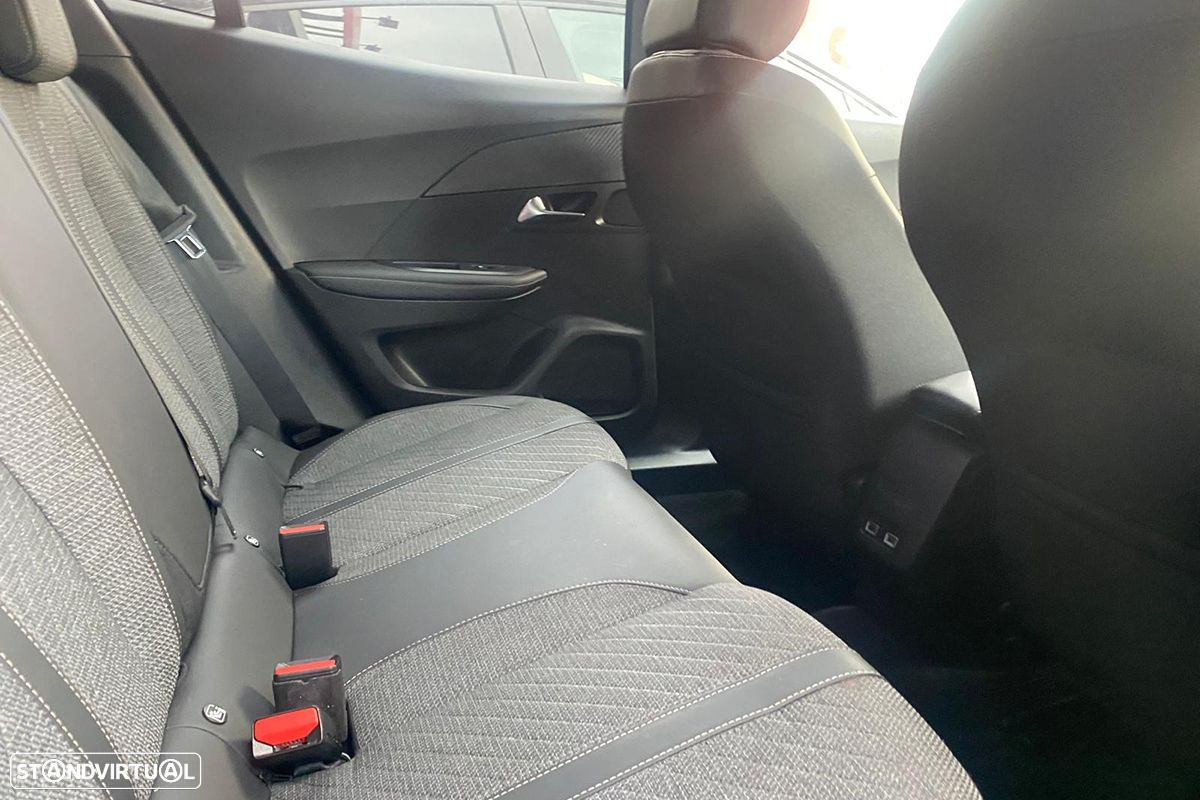 Peugeot 2008 1.2 PureTech Allure EAT8 - 13