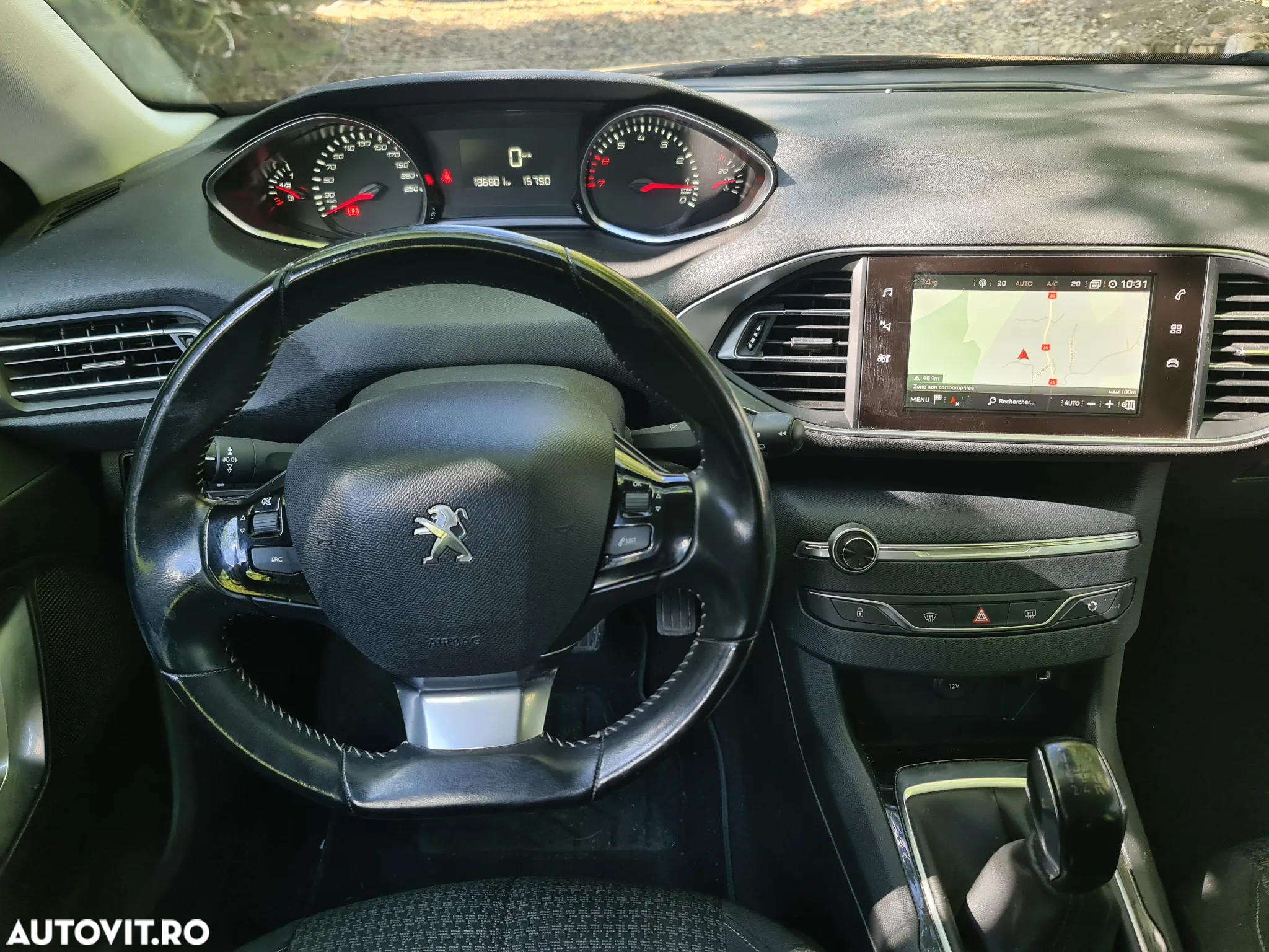 Peugeot 308 1.2 L PureTech Turbo S&S Allure - 18
