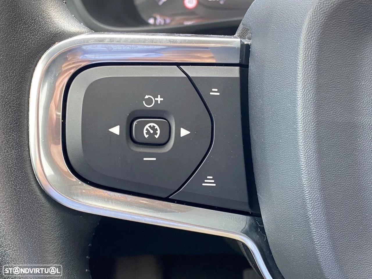 Volvo XC 40 2.0 D3 Momentum Plus Geartronic - 37