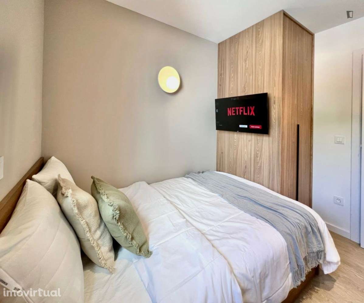 Quarto - localizado em Baixa Coimbra - Grande imagem: 2/18