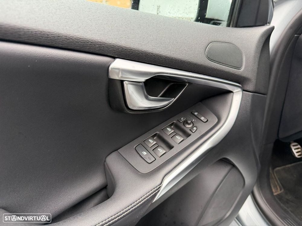 Volvo V40 2.0 D2 R-Design - 32