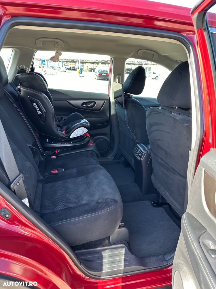 Nissan Rogue - 25