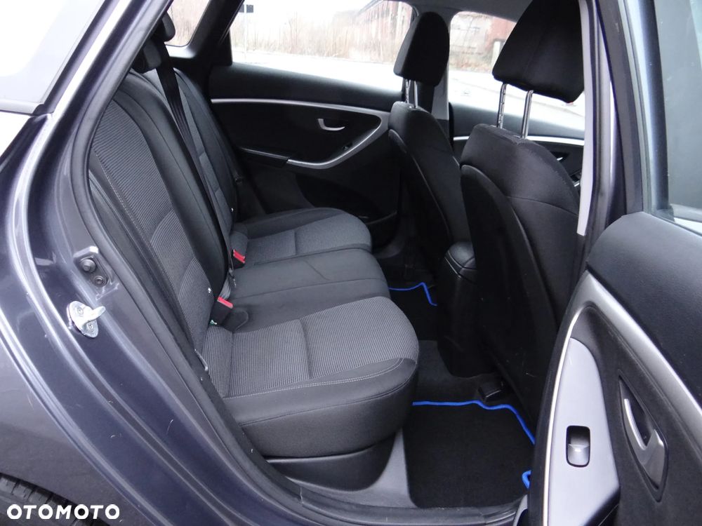 Hyundai i30 blue Kombi 1.6 CRDi Classic Navigation - 23