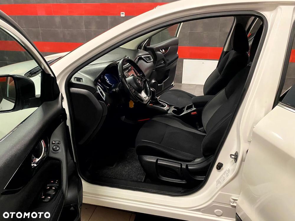 Nissan Qashqai 1.6 dCi Xtronic TEKNA+ - 17