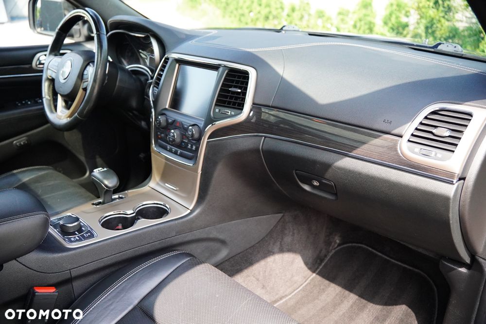 Jeep Grand Cherokee - 34