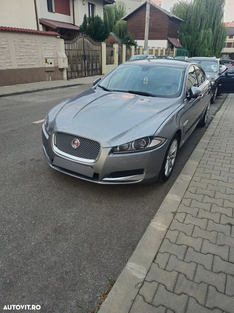 Jaguar XF 2.2D - 8
