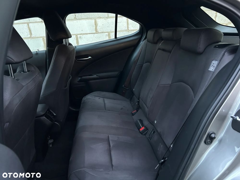 Lexus UX - 15