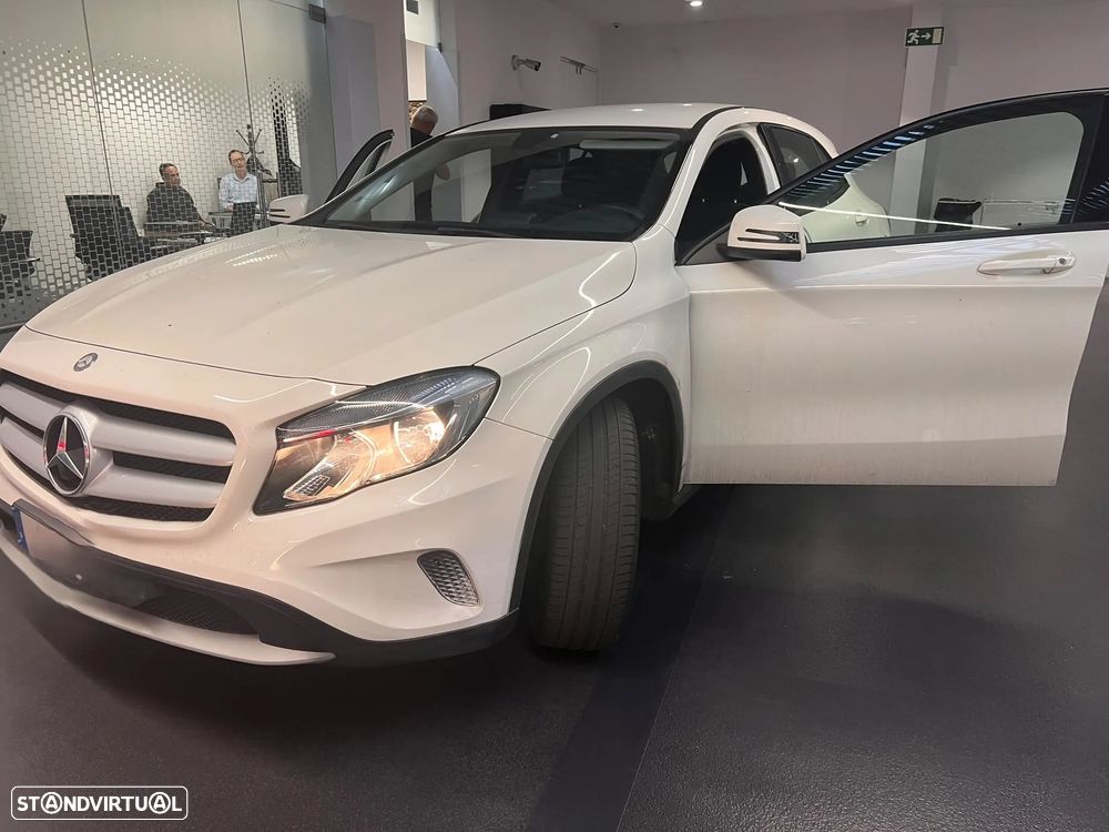 Mercedes-Benz GLA 180 - 1